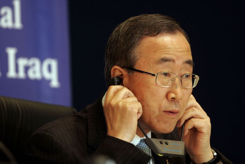 Ein Bild von UN-Generalsekretär Ban Ki-moon, der einem Übersetzungsgerät zuhört