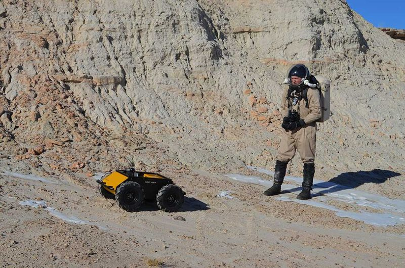 Un robot clearpath sous contrôle à distance