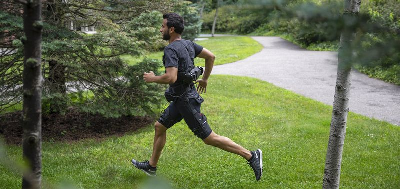 Un Exosuit pour courir et marcher.
