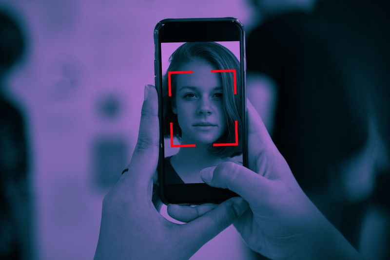Eine Frau macht ein Selfie