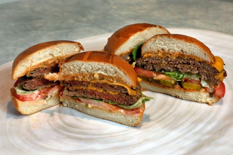 Ein blutiger Burger ohne Fleisch