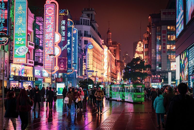 Eine Straße in Guo Tai Lao Long Tang Lv Guan, Huangpu Qu, Shanghai Shi, China