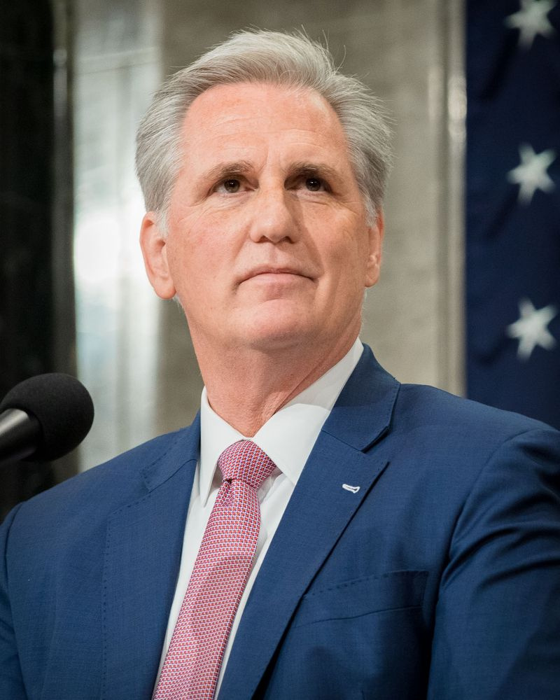 Vůdce domácí menšiny Kevin McCarthy koordinuje GOP