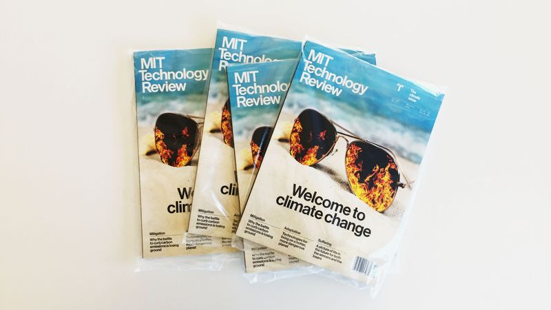 Ein Foto der Mai/Juni-Klimaausgabe in Plastikverpackung