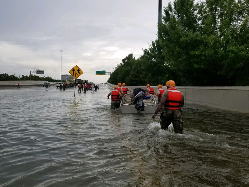Arbeiter der Nationalgarde nach dem Hurrikan Harvey