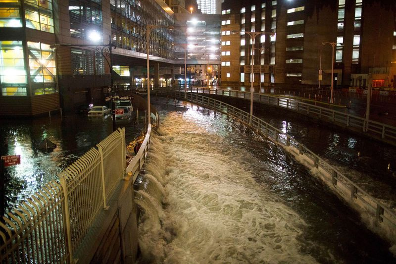 Meerwasser überschwemmt den Eingang zum Brooklyn Battery Tunnel während des Supersturms Sandy in New York