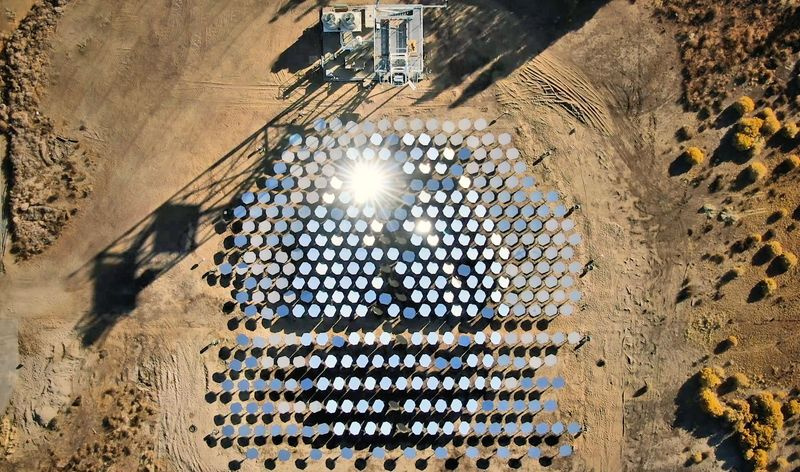 Le site solaire thermique Heliogen à Lancaster, en Californie.