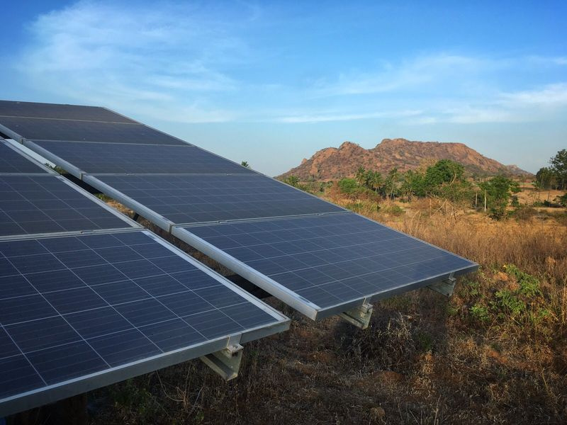 Panneaux solaires dans une ferme du Karnataka.