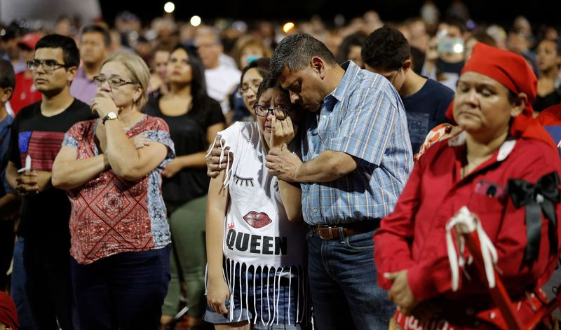 Trauernde Menschen in El Paso nach einer Massenerschießung am vergangenen Wochenende