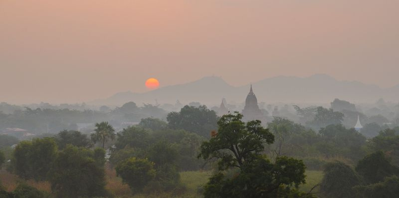Myanmar in der Abenddämmerung.