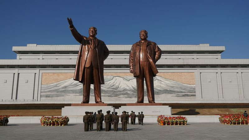 Statuettes de la Corée du Nord
