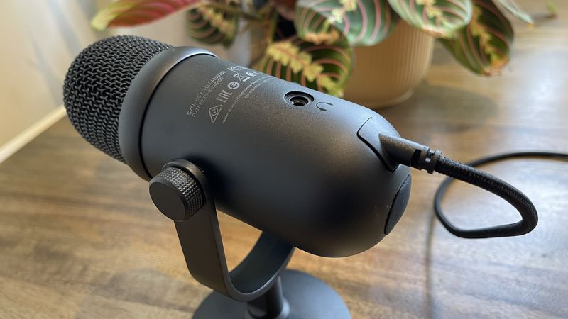 Razer Seiren V2 Pro