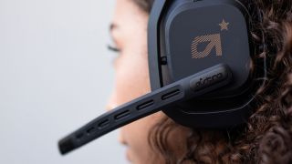   Astro A50 trådløst gaming headset i sort og guld