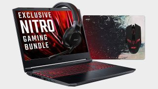 Acer Nitro 5 -pelikannettava, jossa kuulokkeet, hiiri ja hiirimatto