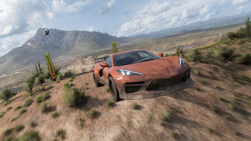 Forza Horizon 5 skattjakt nya höjder höjder av mulege faroskylt utmaning med korvett som flyger i luften