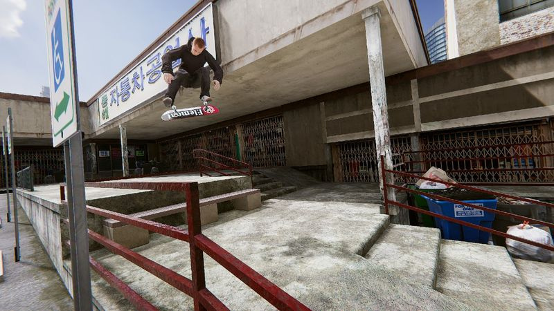 Brandon Westgate in Skater XL