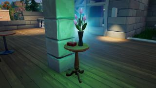 vase med blomster i Lazy Lake i Fortnite til udfordring