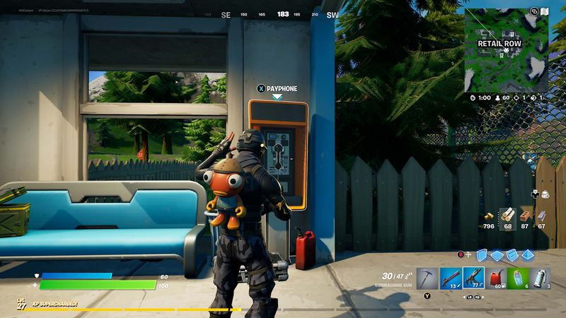 Fortnite-maksupuhelin bussipysäkillä etsii tilauksia