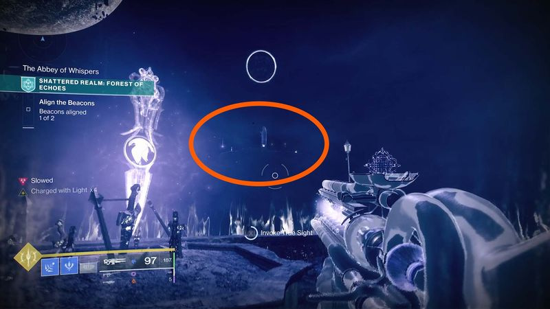 Destiny 2 säsong av de förlorade sönderslagna riket uppstigande brösttrollkarlen utför ritual vid helgedomen