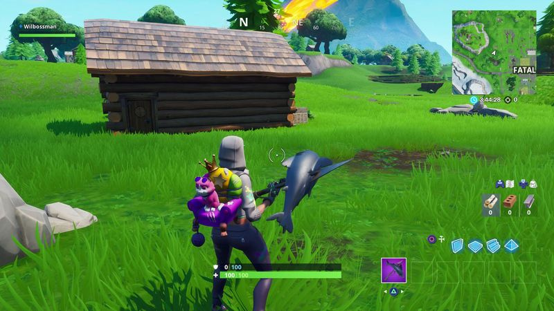 Fortnite roterende telefon, gaffelkniv og huse på en bakketop