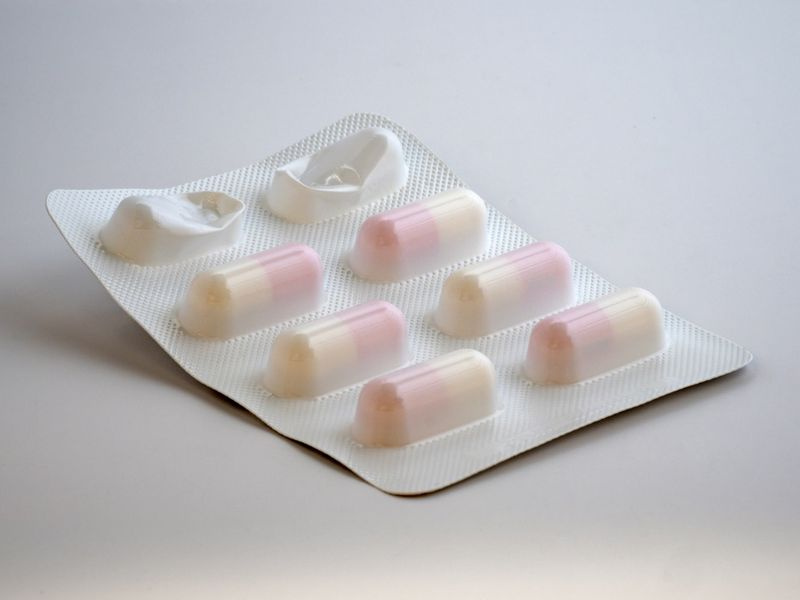 Bild von rosa und weißen Blisterpackungspillen