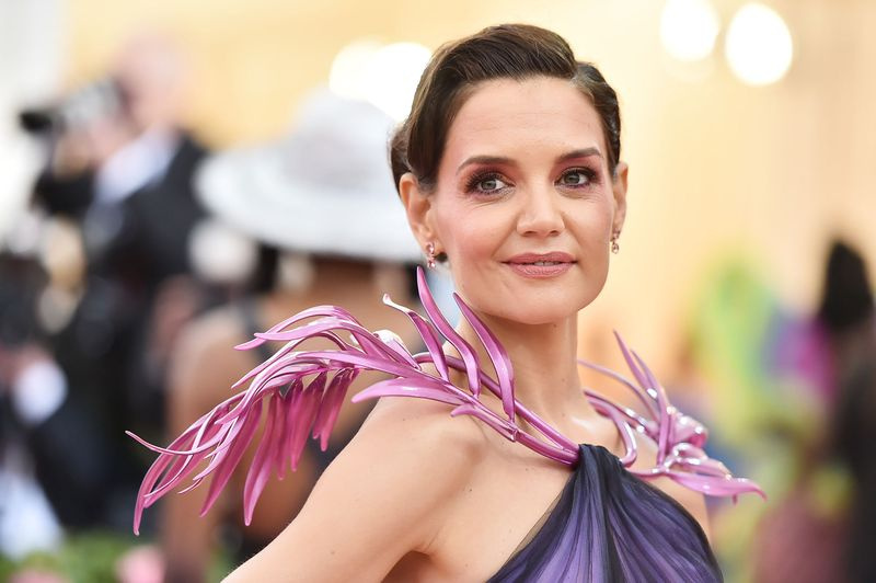 Ein Bild von Katie Holmes in einem 3D-gedruckten Halsband