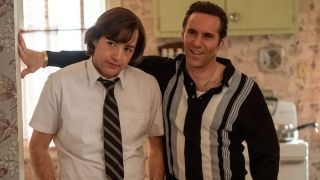 Michael Gandolfini ja Alessandro Nivolo elokuvassa The Many Saints of Newark