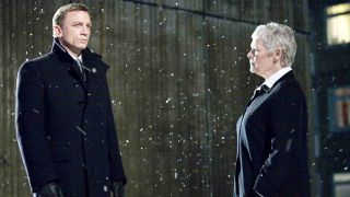 Daniel Craig ja Judi Dench elokuvassa Quantum of Solace