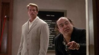 Arnold Schwarzenegger e Danny DeVito in Gemelli