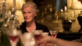 Glenn Close elokuvassa The Crooked House