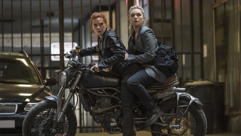 Scarlett Johansson en Florence Pugh in Black Widow
