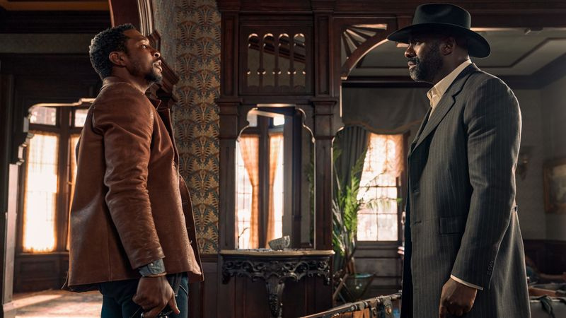 Jonathan Majors e Idris Elba in The Harder They Fall