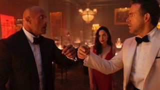 Dwayne Johnson, Gal Gadot en Ryan Reynolds in Red Notice