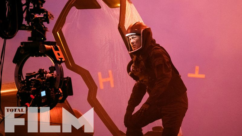 Ken Watanabe op de set van Godzilla: King of the Monsters
