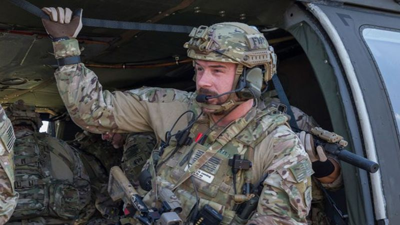 Barry Sloane Navy SEAL Joena
