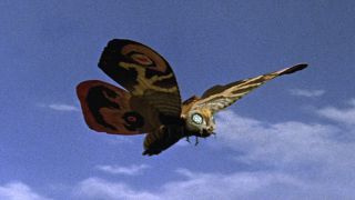 Reuzenmot Mothra vliegt!