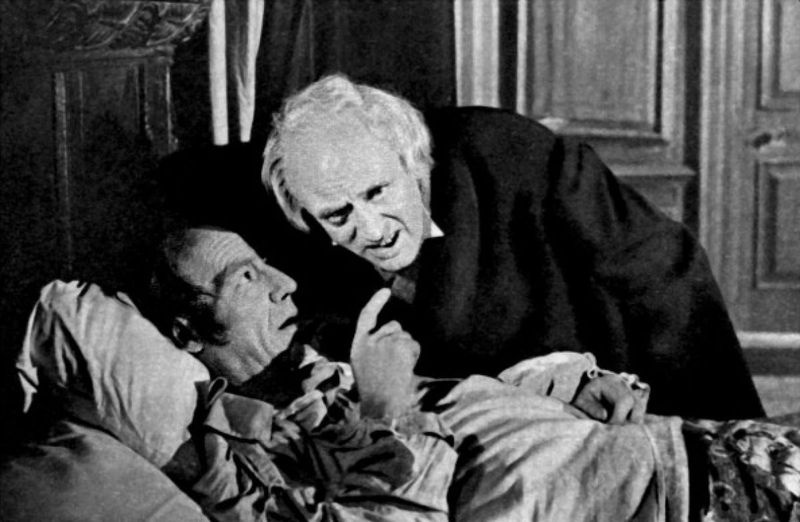 Alastair Sim in Paperone