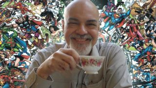 George Pérezin valokuva on taiteilijan lupaus kollaasissa, jossa on JLA/Avengersin taidetta