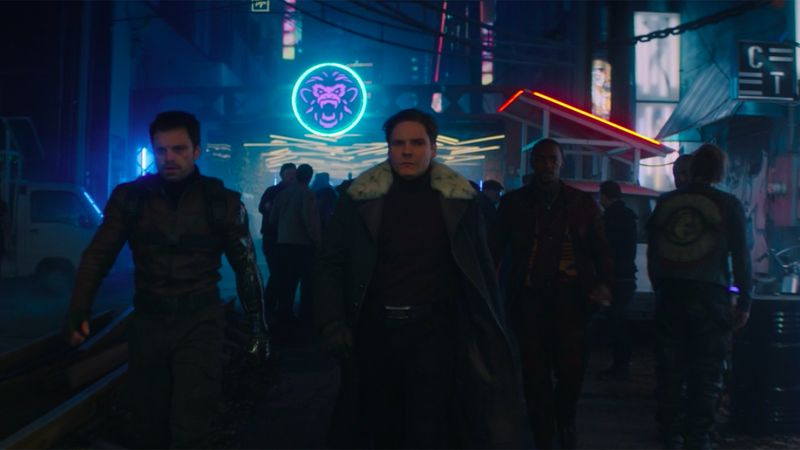stillbild från The Falcon and the Winter Soldier som visar Sam Wilson, Bucky Barnes och Baron Zemo i Madripoor