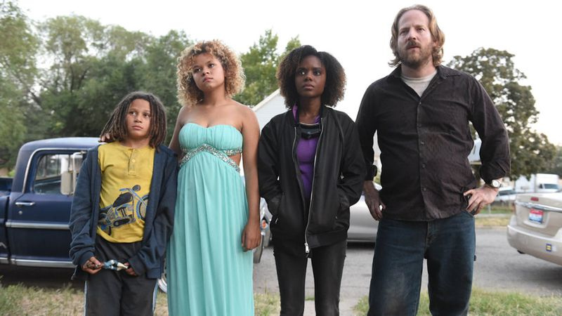 Deidra ja Laney Rob A Train
