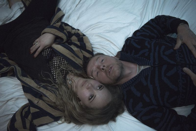 Juno Temple e Simon Pegg in Lost Transmissions