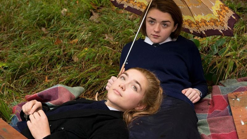 Florence Pugh og Maisie Williams i The Falling