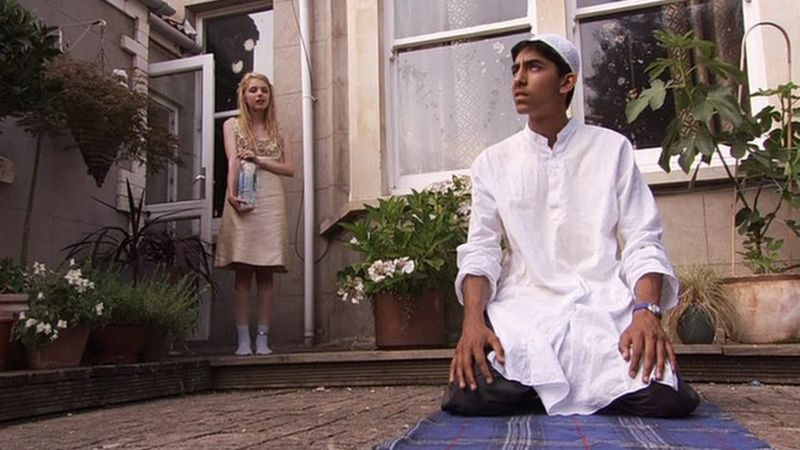 Dev Patel i Skins