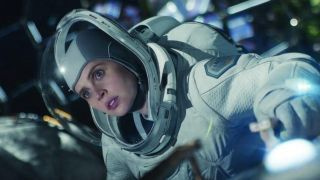 Felicity Jones elokuvassa The Midnight Sky