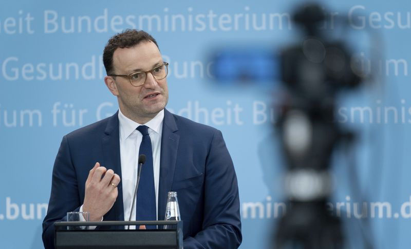 Jens Spahn (CDU), Bundesgesundheitsminister, äußert sich zur Suspendierung von Astrazeneca