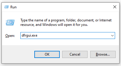 введите dfrgui exe в поле «Выполнить»