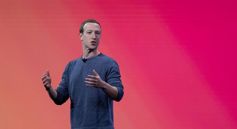 Mark Zuckerberg präsentiert auf der Bühne bei Facebook