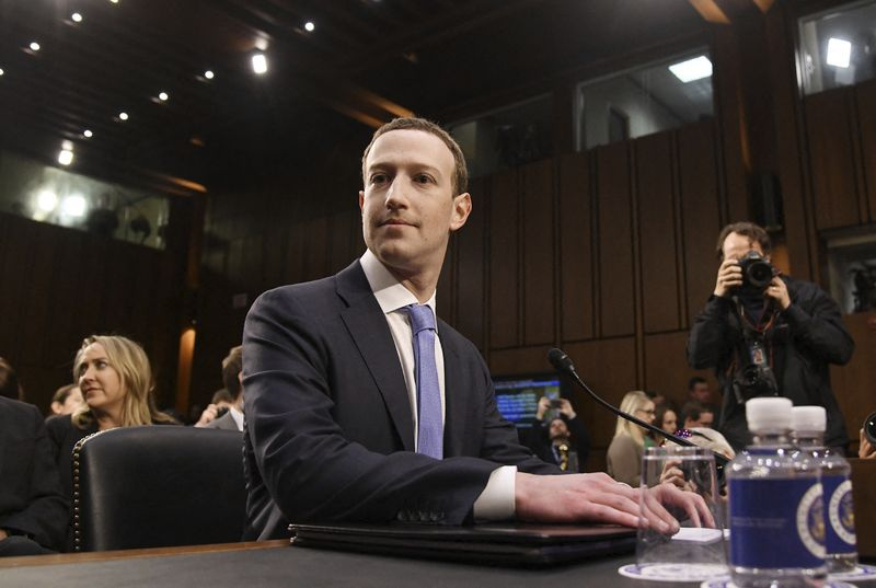 Aktenfoto vom 10. April 2018 von Mark Zuckerberg, CEO von Facebook, sagt vor den Justiz- und Handelsausschüssen des Senats auf dem Capitol Hill über die Datenschutzverletzung in sozialen Medien in Washington, DC, USA, aus. Die Federal Trade Commission klagte am Mittwoch auf Auflösung von Facebook und forderte ein Bundesgericht auf, den Verkauf von Vermögenswerten wie Instagram und WhatsApp als unabhängige Unternehmen zu erzwingen.