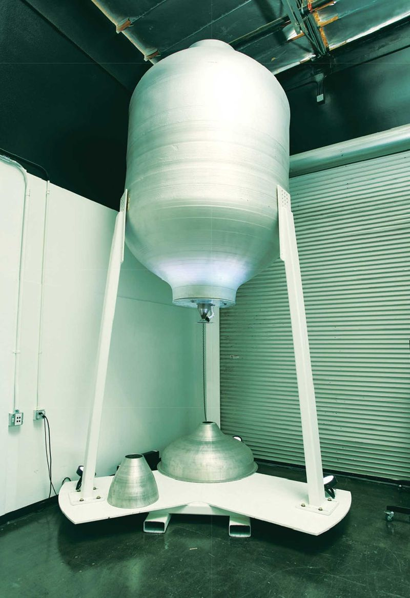 ein 11 Fuß hoher Kraftstofftank