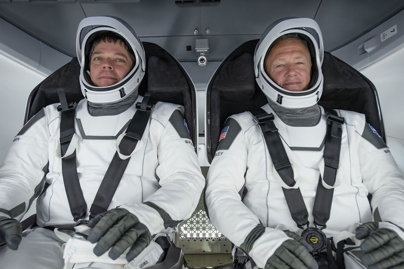 Die NASA-Astronauten Robert Behnken und Douglas Hurley werden die ersten Astronauten sein, die an Bord eines kommerziellen Starts in die Umlaufbahn fliegen.